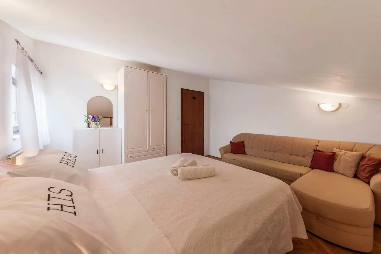 Apartments Vito Pula 0*,  Croatia